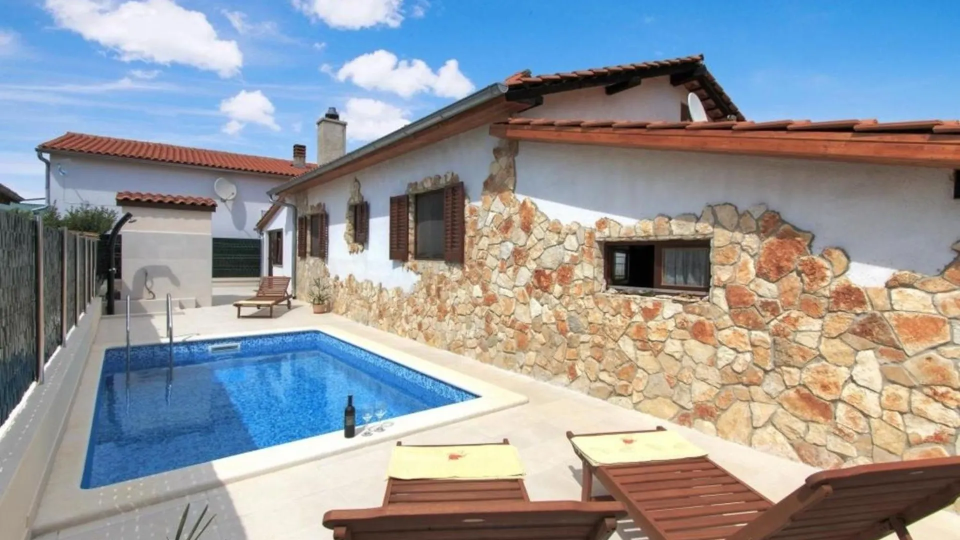 Ferienhaus Mit Privatpool Fuer 6 Personen Ca 75 Qm In Pula-Fondole, Istrien Istrische Riviera Valbandon