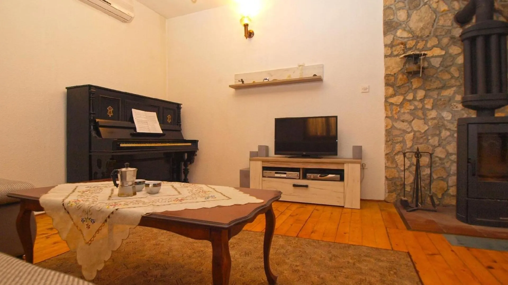 Ferienhaus Mit Privatpool Fuer 6 Personen Ca 75 Qm In Pula-Fondole, Istrien Istrische Riviera Valbandon 0*,  Croatia
